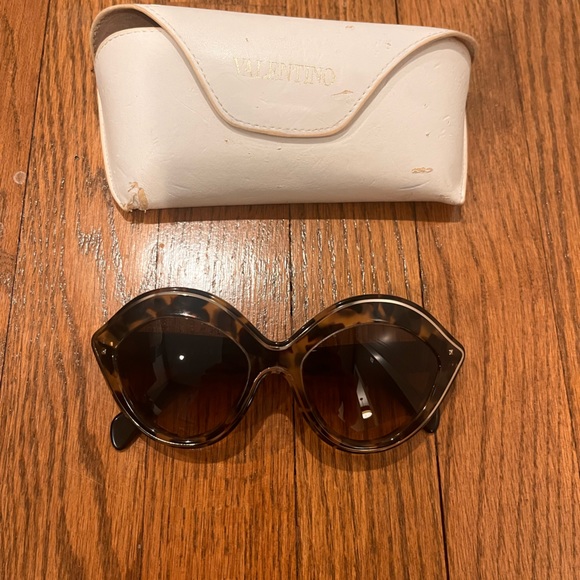 Valentino Sunglasses - Picture 1 of 6
